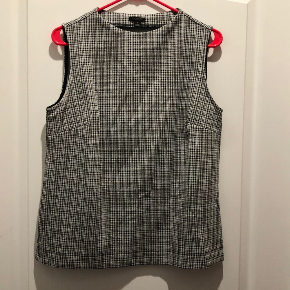 Ann Taylor sleeveless houndstooth shell, size LP
